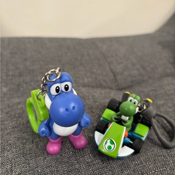 Yoshi keychains - Picture 2 of 2